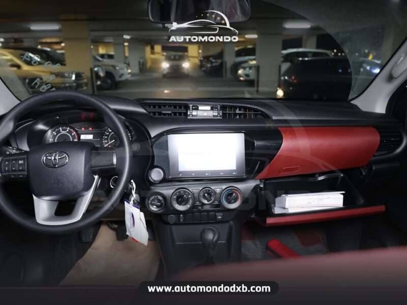 Toyota Hilux DC 2.7L White 2025