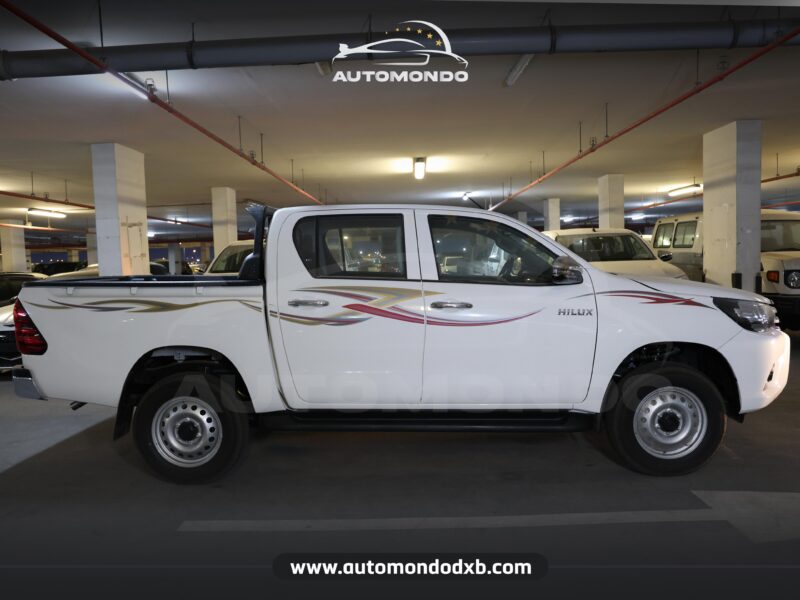 Toyota Hilux DC 2.7L White 2025