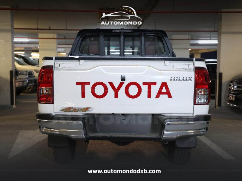 Toyota Hilux DC 2.7L White 2025