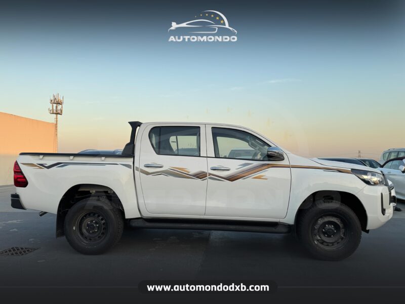 Toyota Hilux 2.4L Diesel DC White 2024