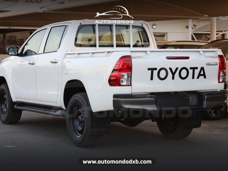 Toyota Hilux 2.4L DiffLock DC 4X4 White 2024