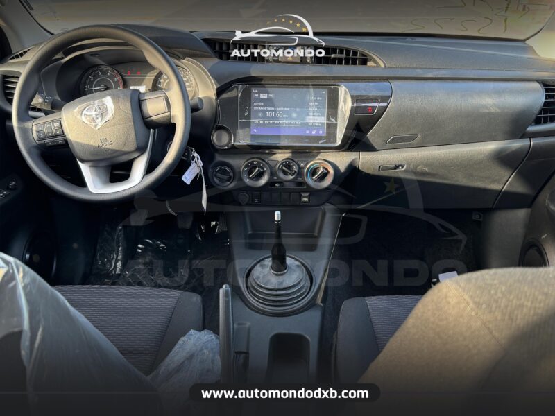 Toyota Hilux DC 2.4L D4D White 2024