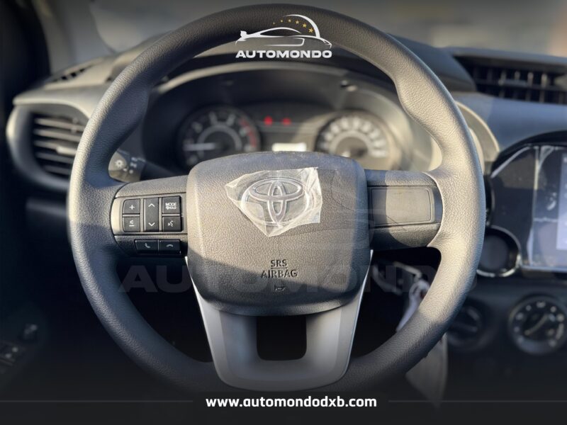 Toyota Hilux DC 2.4L D4D White 2024